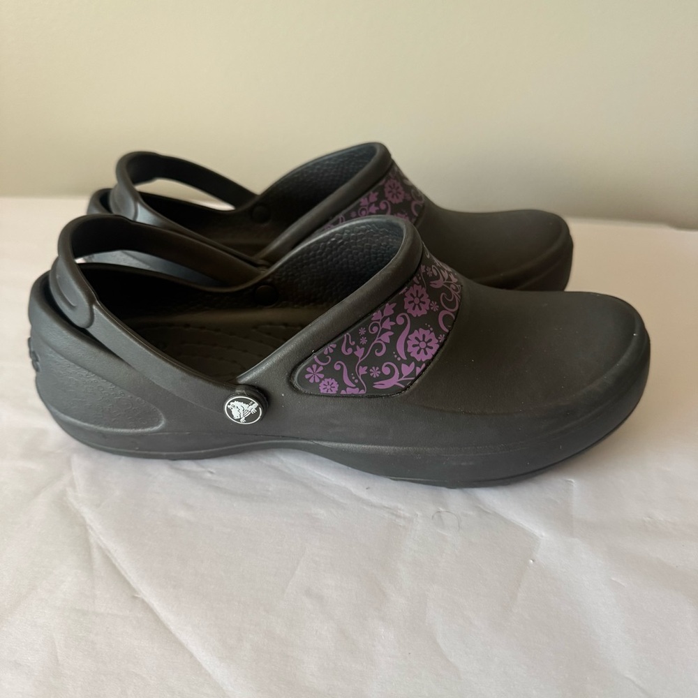 CROCS Size 9 Women’s Black and Purple Floral Clogs - Picture 1 of 5